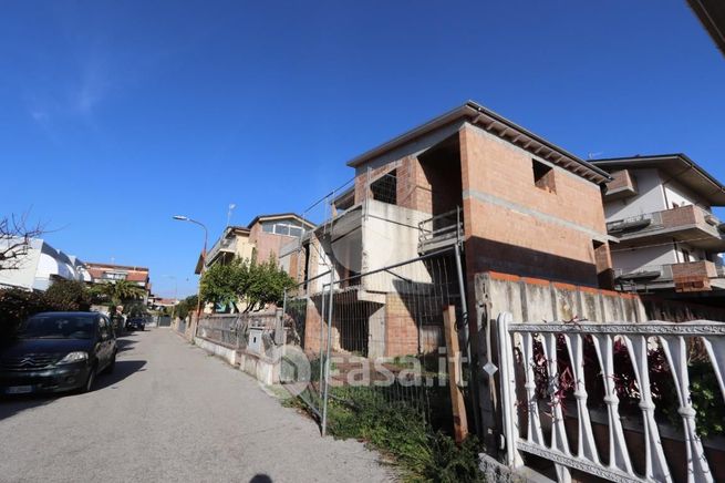 Villa in residenziale in Via Carlo Goldoni 5