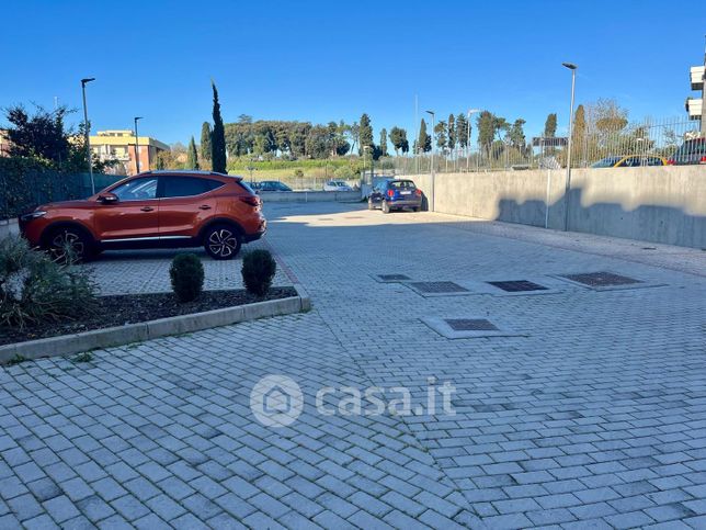 Garage/posto auto in residenziale in Via Alberto Tallone 77