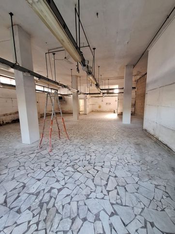 Capannone in commerciale in Strada Comunale Guantai Ad Orsolone