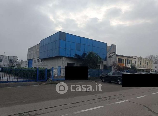 Capannone in commerciale in Via Generale Carlo Alberto Dalla Chiesa