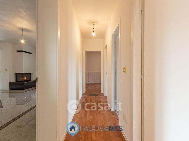 Appartamento in residenziale in Via Previtali