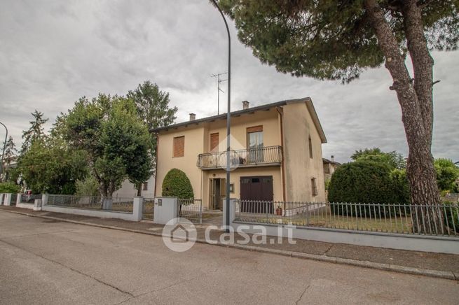 Casa indipendente in residenziale in Via Palmiro Togliatti 11