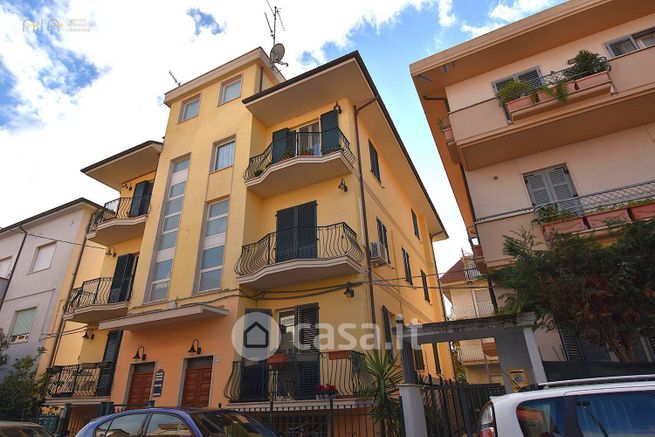 Ufficio in commerciale in Via Monte San Michele