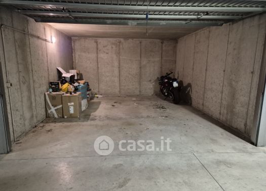 Box/posto auto in residenziale in Via Vimercate 27