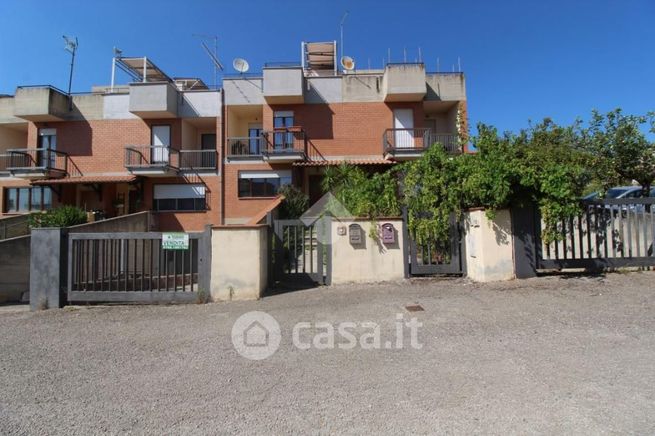 Villetta a schiera in residenziale in Via Fonte Calamaro 7