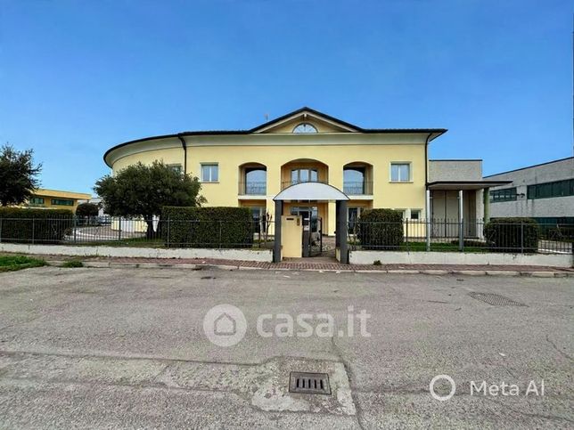 Capannone in commerciale in Via dei Barrocciai