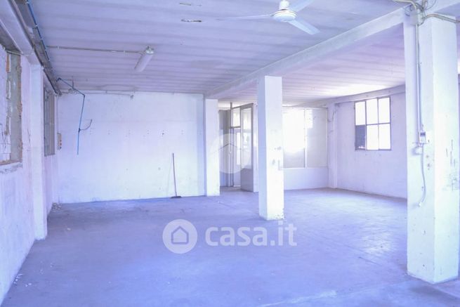 Capannone in commerciale in Viale Monte Grappa 1