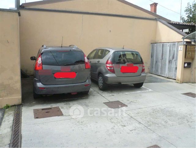 Box/posto auto in residenziale in Via Dalcerri Tosi 7