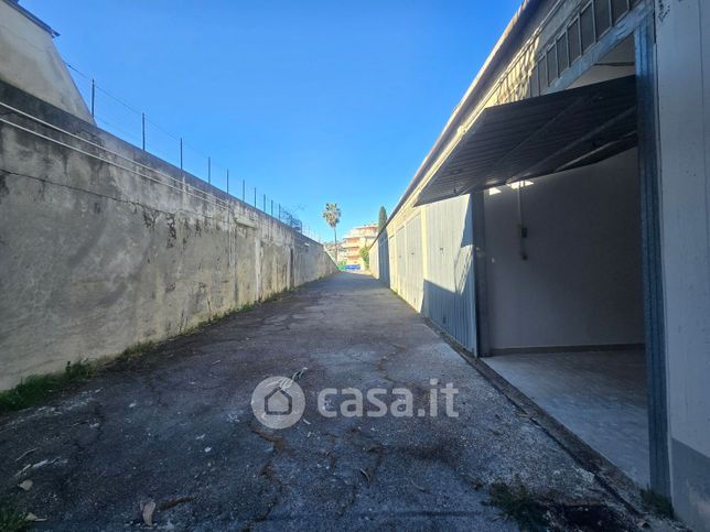 Box/posto auto in residenziale in Strada Solaro 39