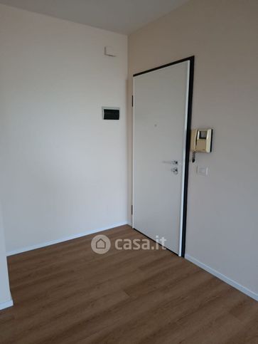Ufficio in commerciale in Via Santa Chiara 2 A
