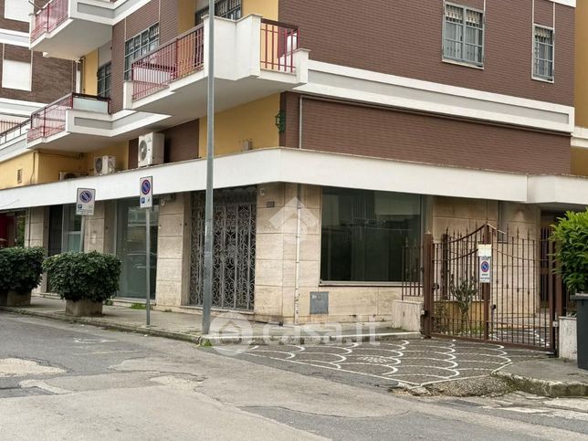 Box/posto auto in residenziale in Viale Europa 135
