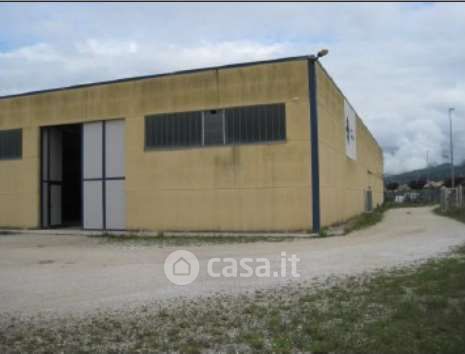 Capannone in commerciale in Via del Palio
