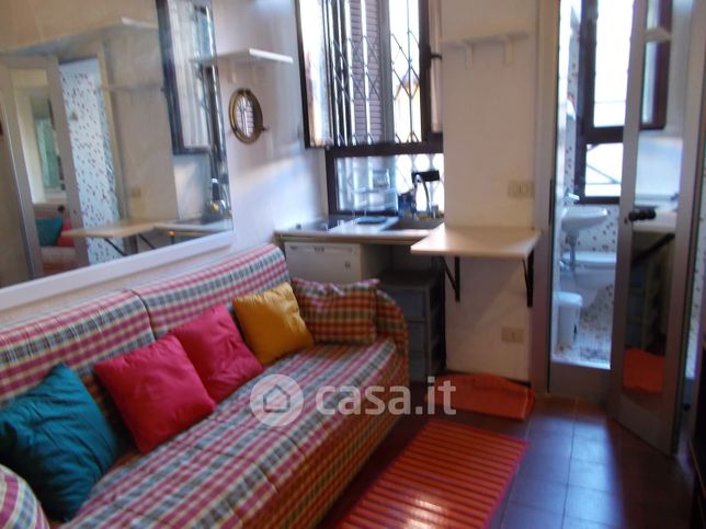 Appartamento in residenziale in Via Vallazze