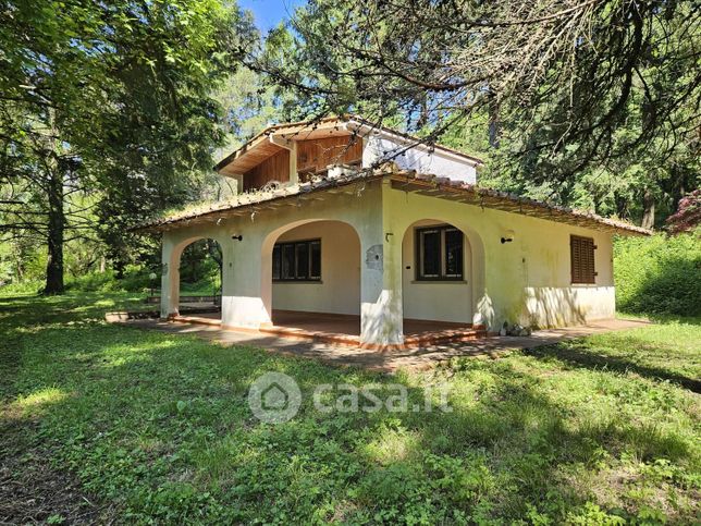 Casa indipendente in residenziale in 