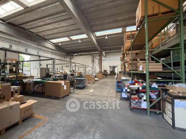 Capannone in commerciale in Via Giacomo Balla 1
