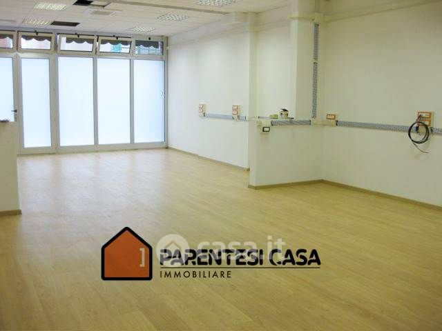 Capannone in commerciale in 