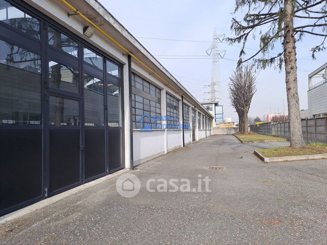 Capannone in commerciale in Via Lombardia