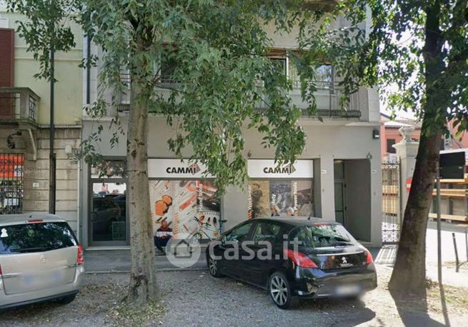 Ufficio in commerciale in Via Brescia 83