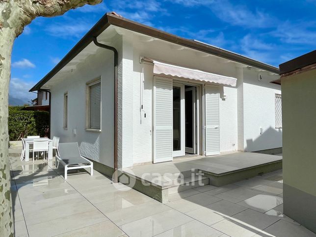 Casa indipendente in residenziale in Via Francesco Carrara 194