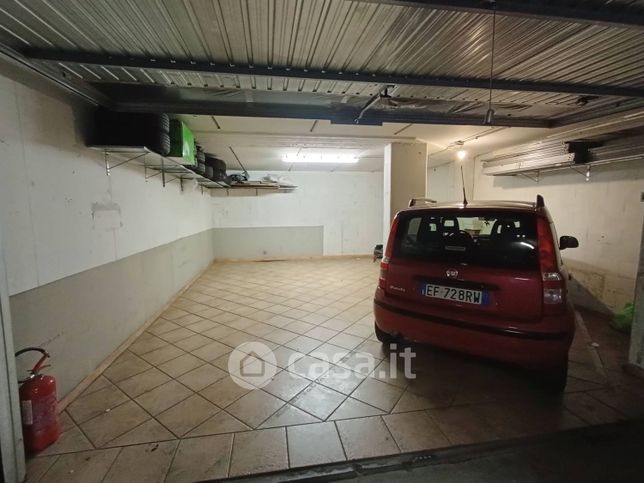Box/posto auto in residenziale in Corso Enrico Gamba 25 A