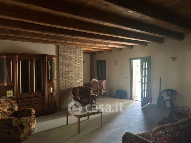 Casa indipendente in residenziale in Via IV Novembre