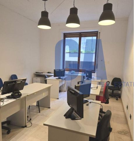 Ufficio in commerciale in Via Giovanni Pascoli