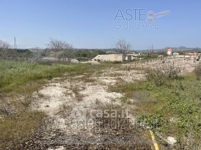 Terreno agricolo in commerciale in