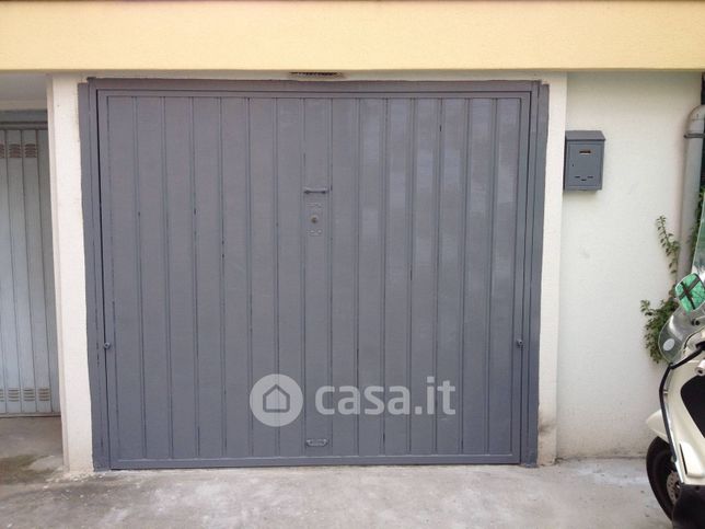 Box/posto auto in residenziale in Corso Buenos Aires
