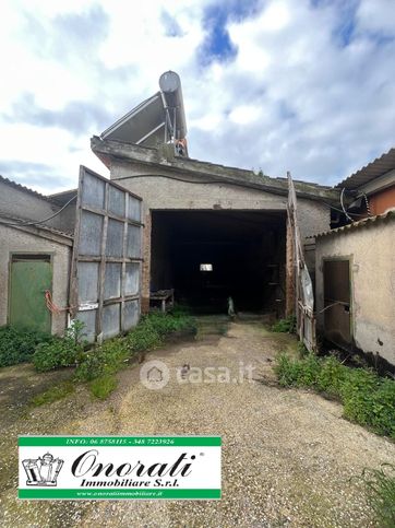 Capannone in commerciale in Via Pizzo del Prete