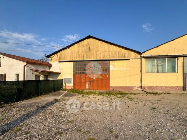 Capannone in commerciale in Strada Isola 6