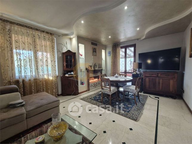 Casa bi/trifamiliare in residenziale in Via E. Chiarini 29