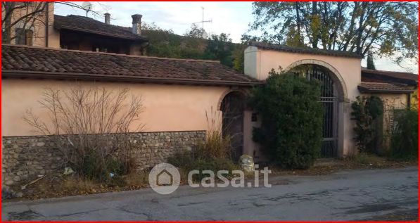 Villa in residenziale in Via Santellone
