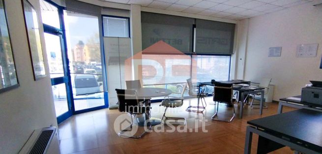 Ufficio in commerciale in 