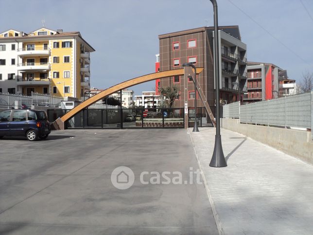 Ufficio in commerciale in Via Madonna delle Grazie 54 a