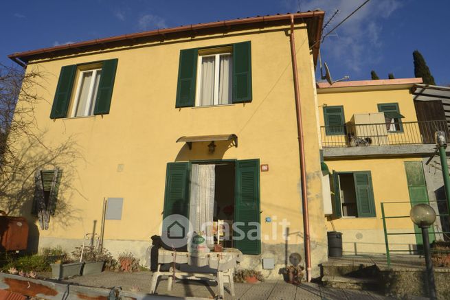 Casa indipendente in residenziale in Via Lavezzara 13