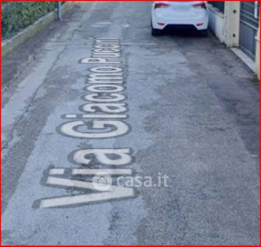 Box/posto auto in residenziale in Via Giacomo Puccini 3