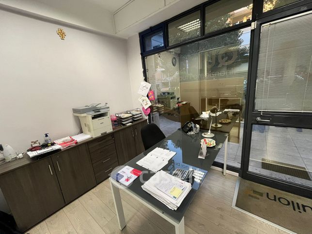 Ufficio in commerciale in Via Dante de Blasi 74