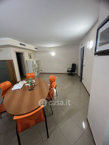 Ufficio in commerciale in Viale dei Tigli