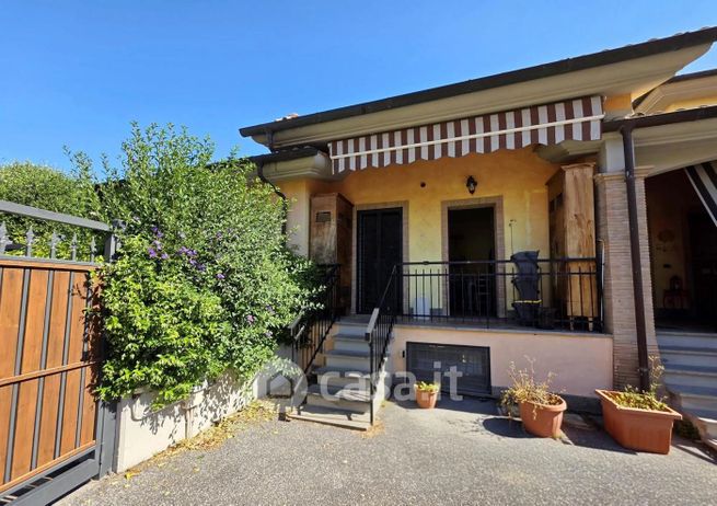 Villa in residenziale in Via Elini 98