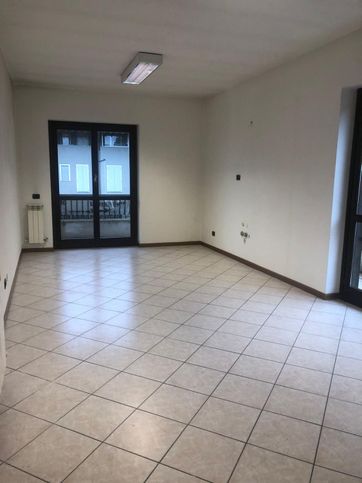 Ufficio in commerciale in Via F. Gilera 39