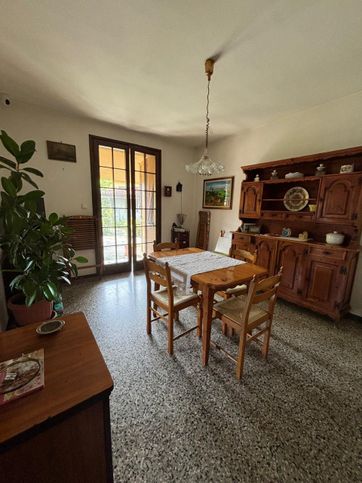 Casa indipendente in residenziale in