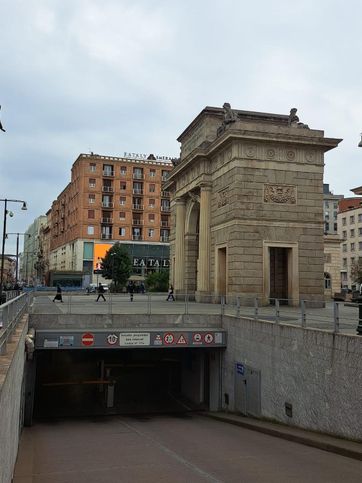 Garage/posto auto in residenziale in Piazza XXV Aprile 11 A