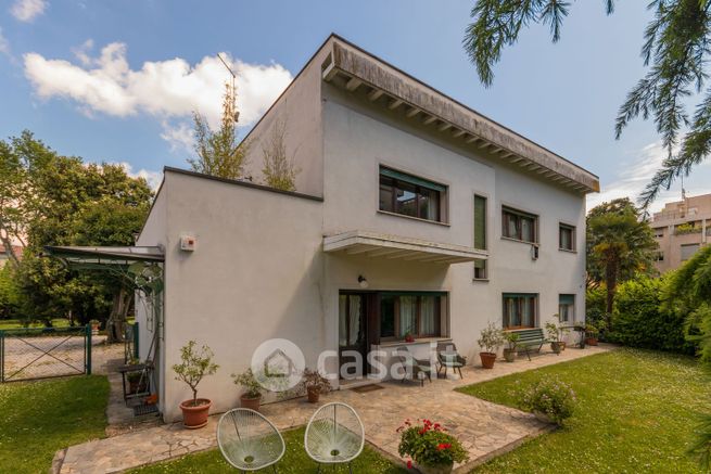 Villa in residenziale in Via Torre Belfredo 57