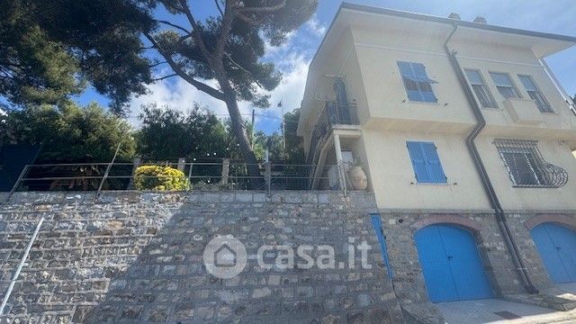 Casa indipendente in residenziale in Viale dei Pepi