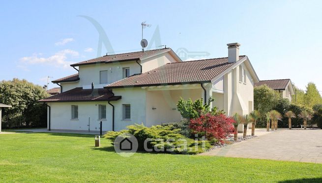 Villa in residenziale in 