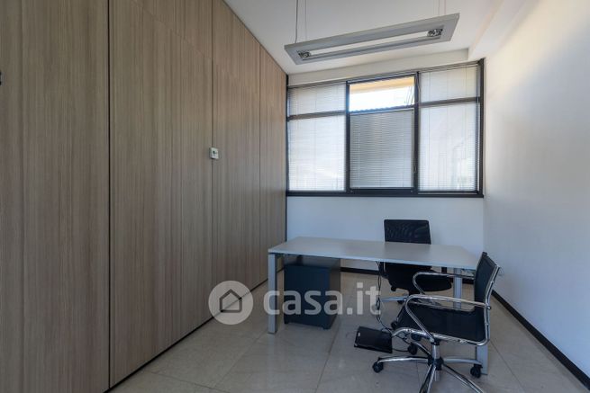 Ufficio in commerciale in Via Valosa di Sopra 9