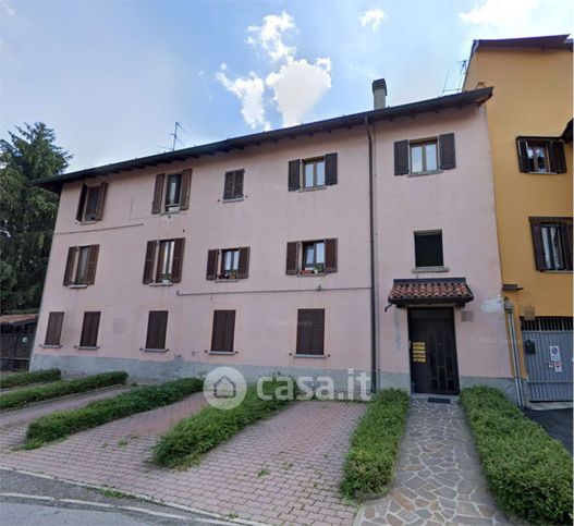 Appartamento in residenziale in Via Urago