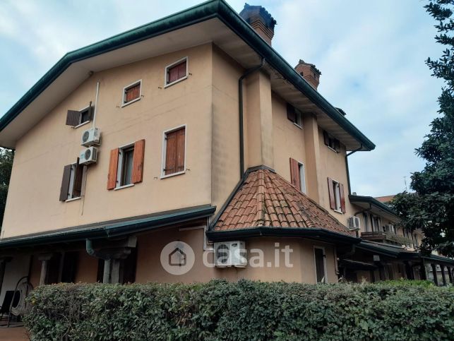 Villetta a schiera in residenziale in Via Triestina 128