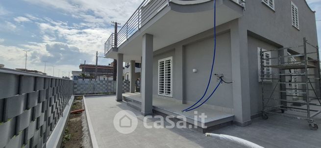 Appartamento in residenziale in Via Ippolito Nievo 27
