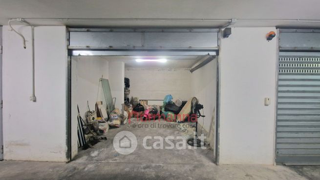 Box/posto auto in residenziale in Via Costanzo